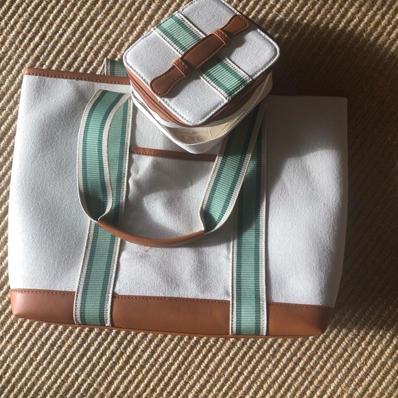 Neiman Marcus Handbags - Neimans Marcus tote and cosmetic bag